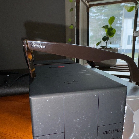 Ray-Ban Original Wayfarer Custom Tortoise with Polarized Lenses - Picture 8 of 12